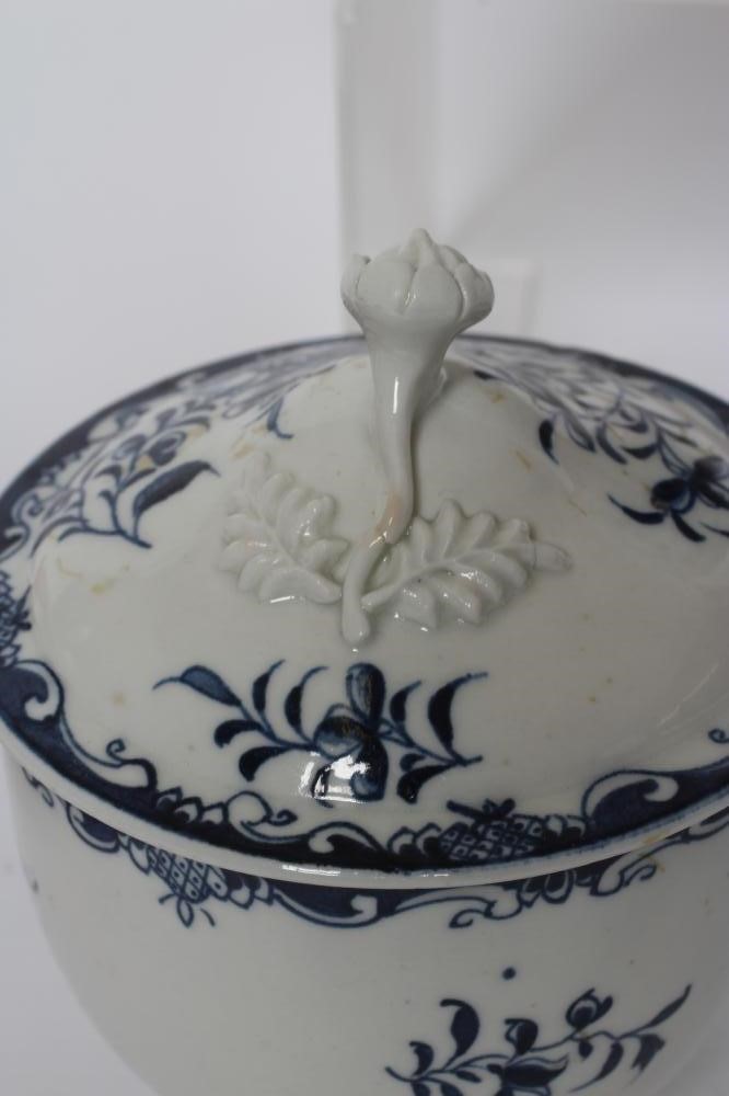 TWO WORCESTER PORCELAIN MANSFIELD BOWLS, c.1780, 6" & 4" diameter, together with a similar sucrier Image