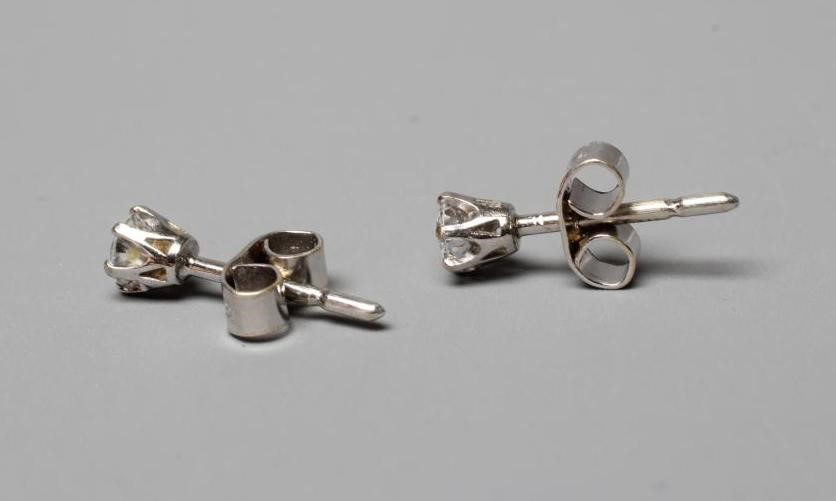 A PAIR OF DIAMOND SOLITAIRE EAR STUDS, the brilliant cut stones each of approximately 0.10cts, claw Image