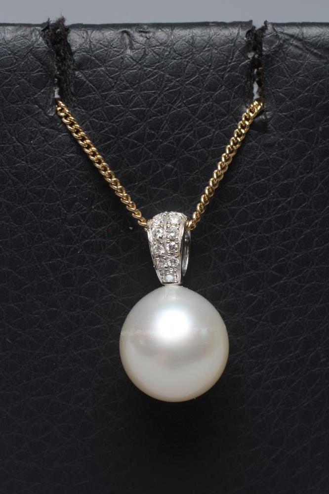 A PEARL PENDANT Image