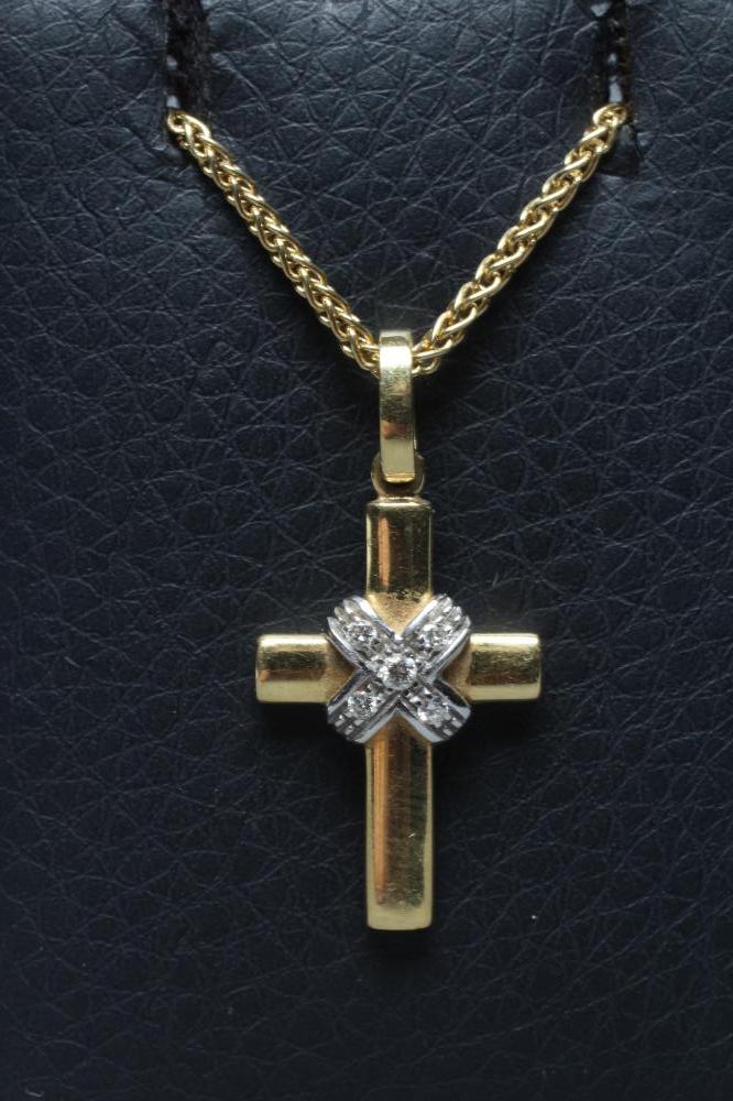 AN 18CT GOLD AND DIAMOND CROSS PENDANT Image
