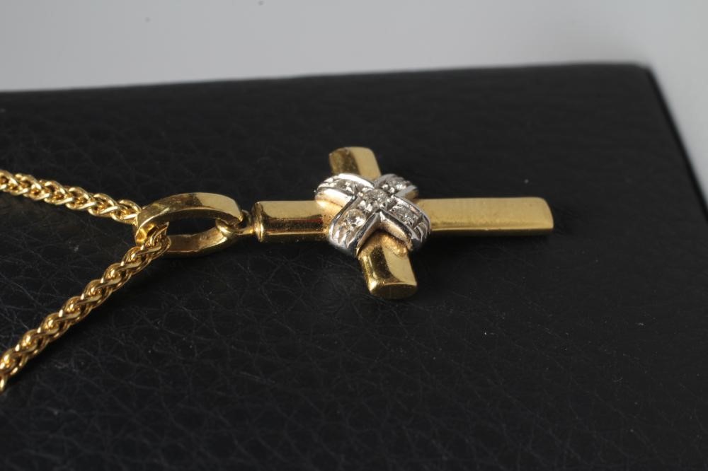 AN 18CT GOLD AND DIAMOND CROSS PENDANT Image