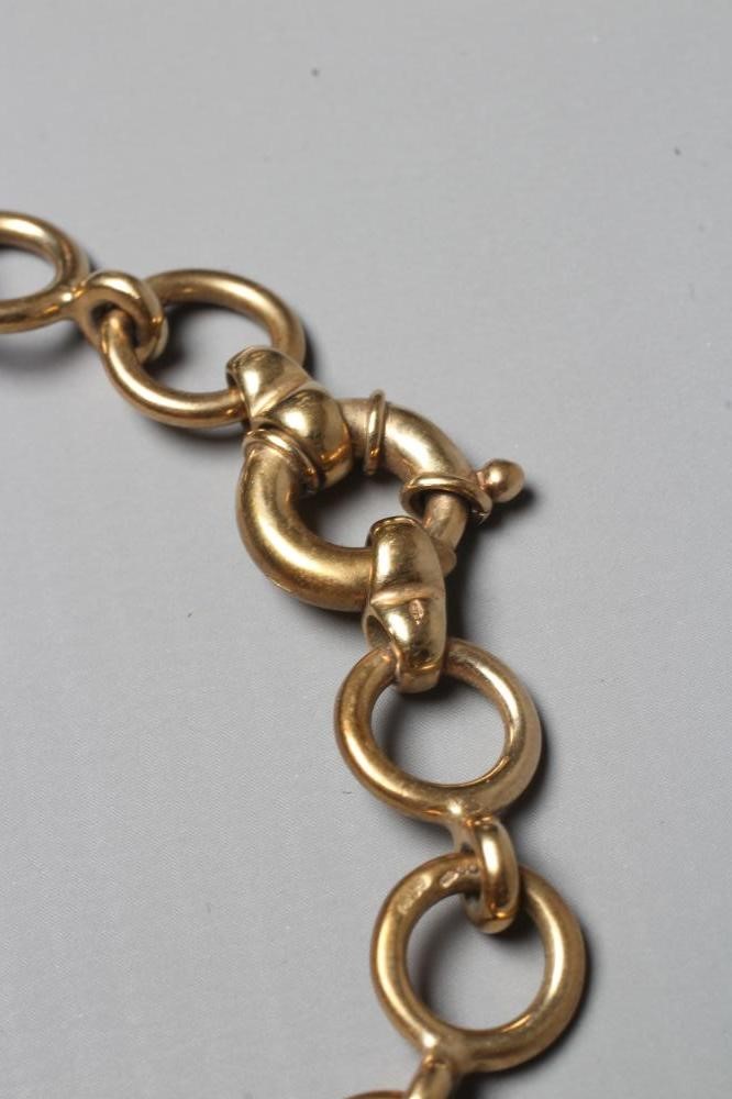 A CHAIN BRACELET stamped 375, the plain circular links with spring ring fastener, 21.2g Image