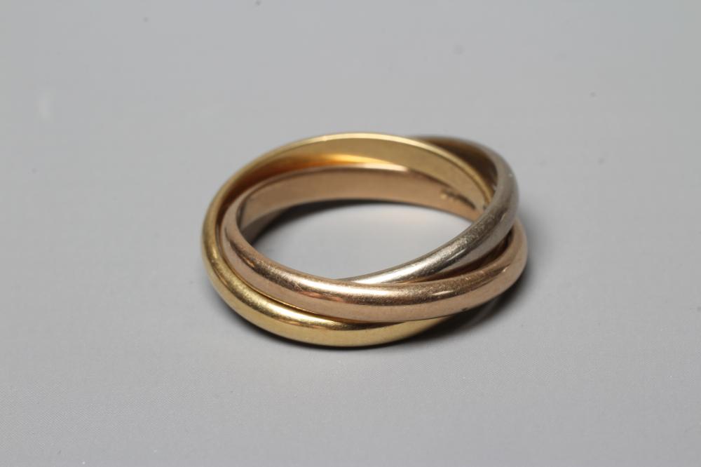 AN 18CT TRI-COLOUR GOLD RUSSIAN WEDDING RING, London 1989, sponsor OoH, 11.3g, size ) Image