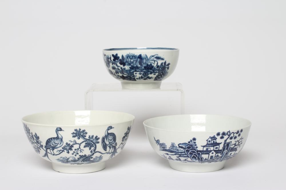 THREE WORCESTER PORCELAIN BOWLS Image