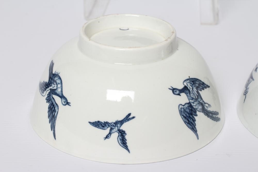 THREE WORCESTER PORCELAIN BOWLS Image