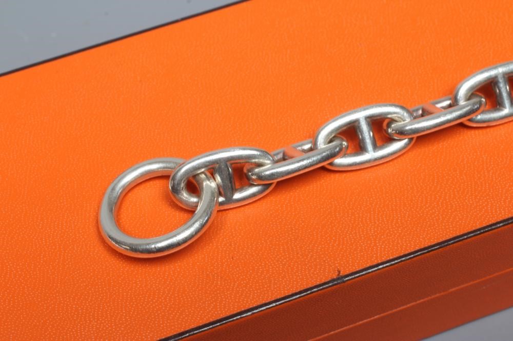 AN HERMES SILVER CHAINE D'ANCRE with T bar and loop fastener, London 2005, 73.3g, cased Image