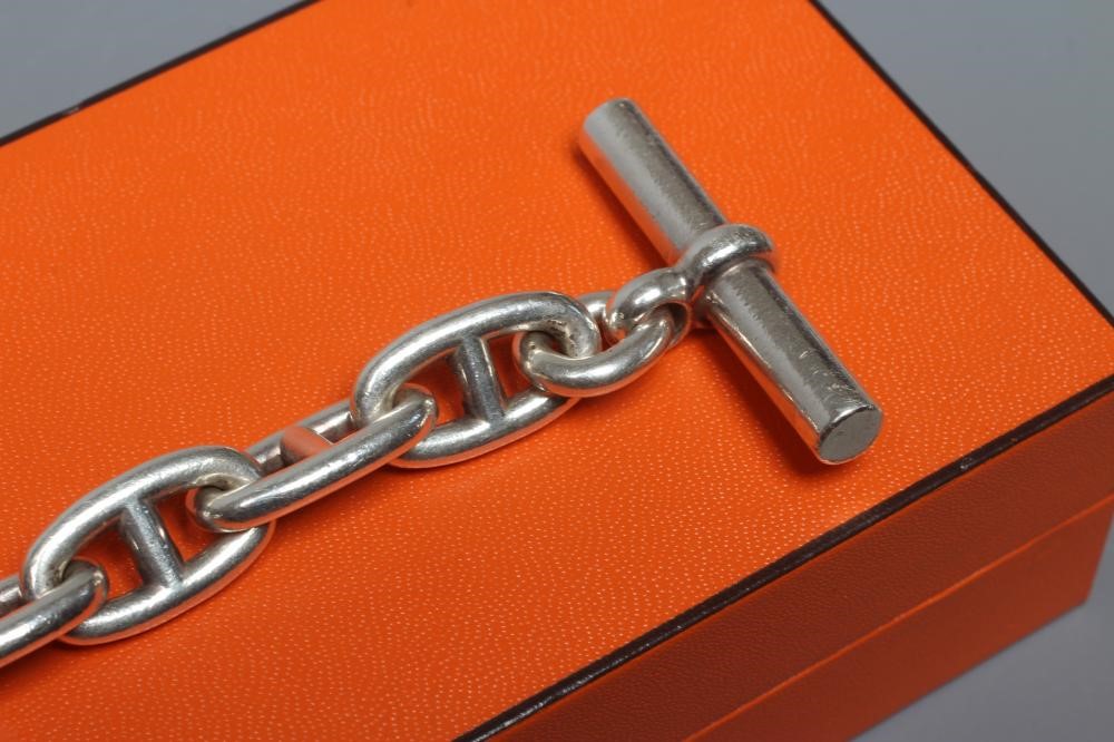 AN HERMES SILVER CHAINE D'ANCRE with T bar and loop fastener, London 2005, 73.3g, cased Image