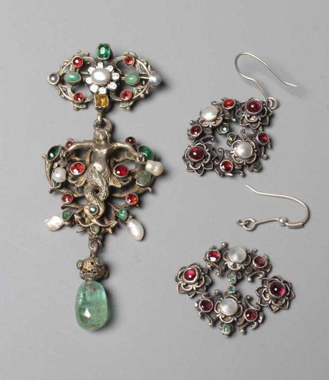 A MULTI-GEM BROOCH Image