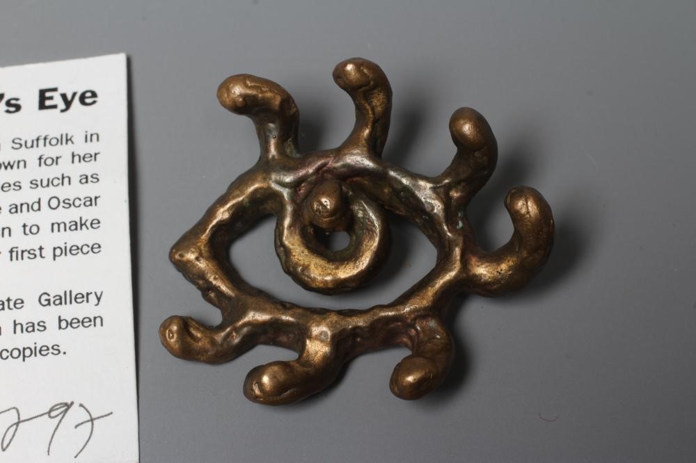 MAGGI HAMBLING - EYE BROOCH, in bronze, number 95 of a limited edition of 100, engraved edition, Image