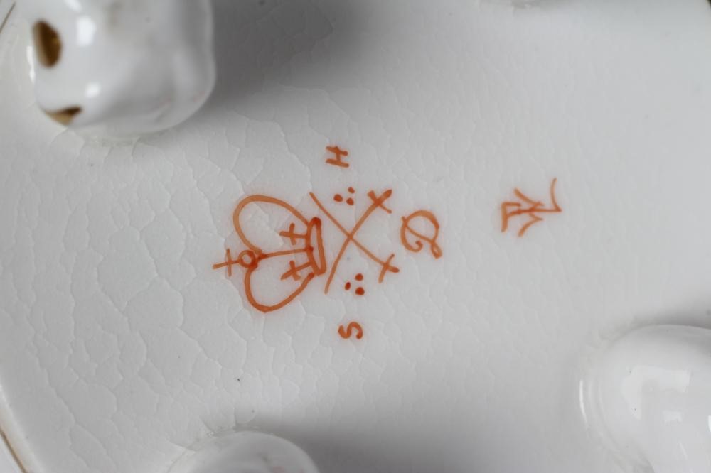 A MATCHED PAIR OF STEVENSON & HANCOCK DERBY PORCELAIN CABINET CUPS Image