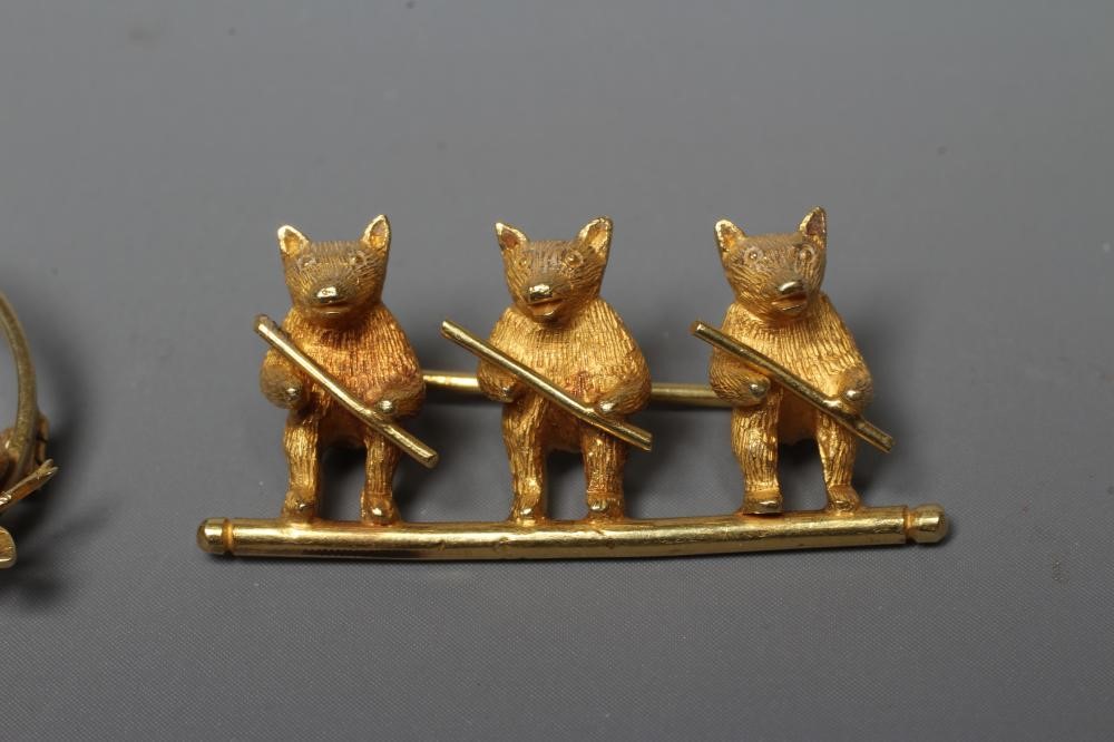 AN EDWARDIAN NOVELTY INSECT BROOCH cast as a small winged insect on a plain circlet Image