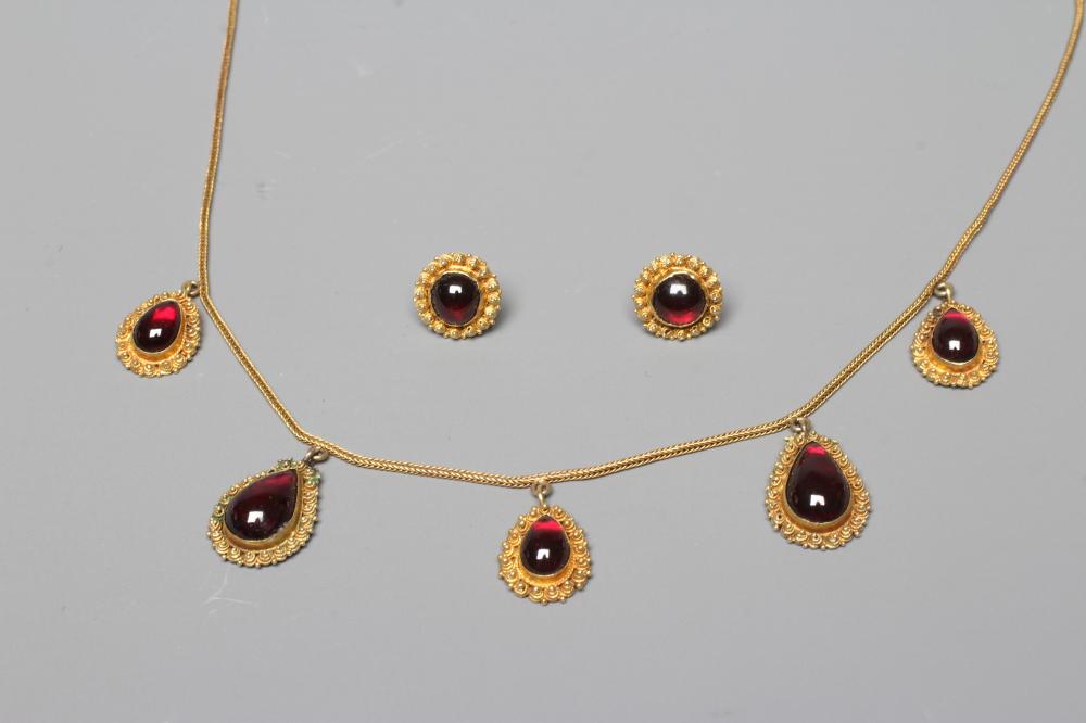 A VICTORIAN GARNET NECKLACE Image