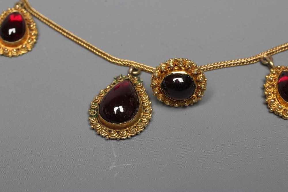 A VICTORIAN GARNET NECKLACE Image
