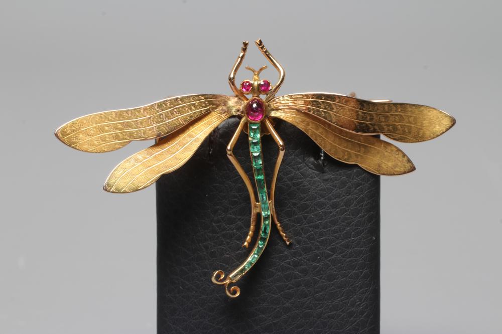 A DRAGONFLY BROOCH with engraved wings Image