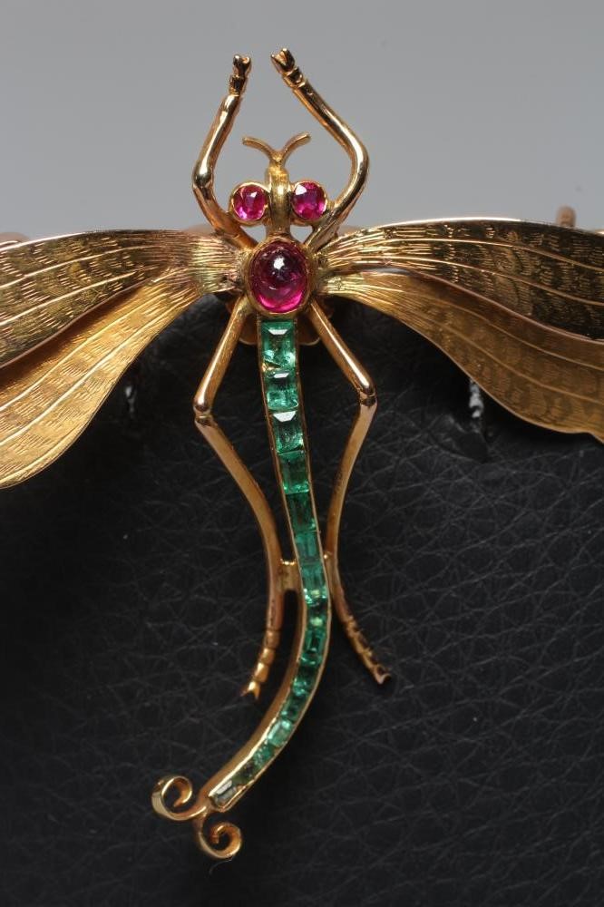 A DRAGONFLY BROOCH with engraved wings Image