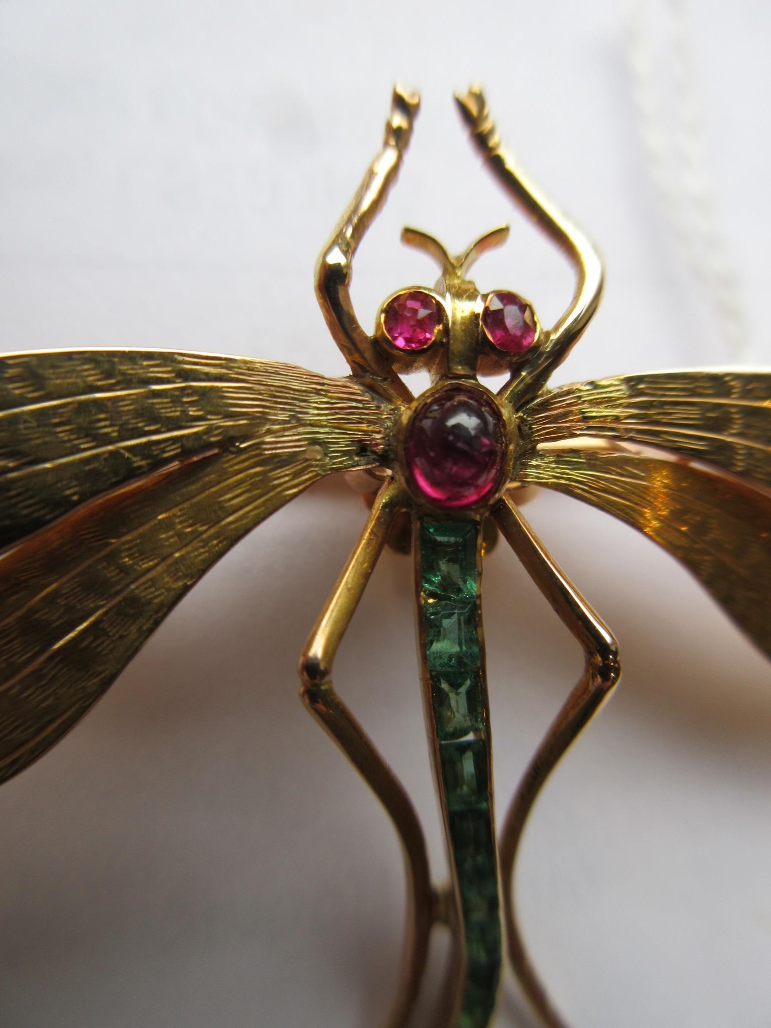 A DRAGONFLY BROOCH with engraved wings Image
