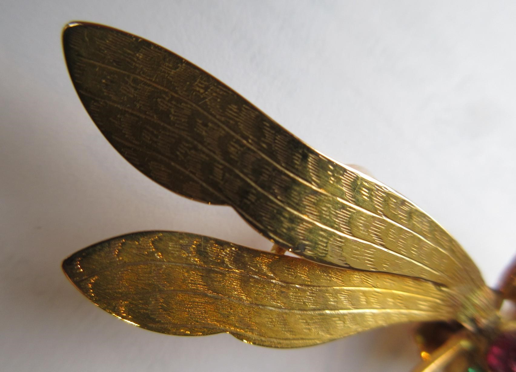 A DRAGONFLY BROOCH with engraved wings Image