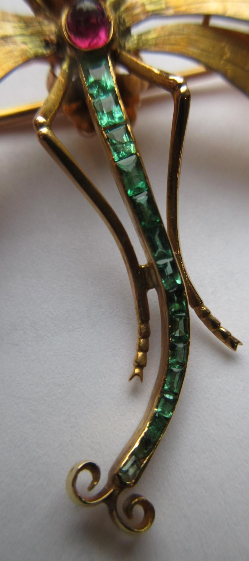 A DRAGONFLY BROOCH with engraved wings Image