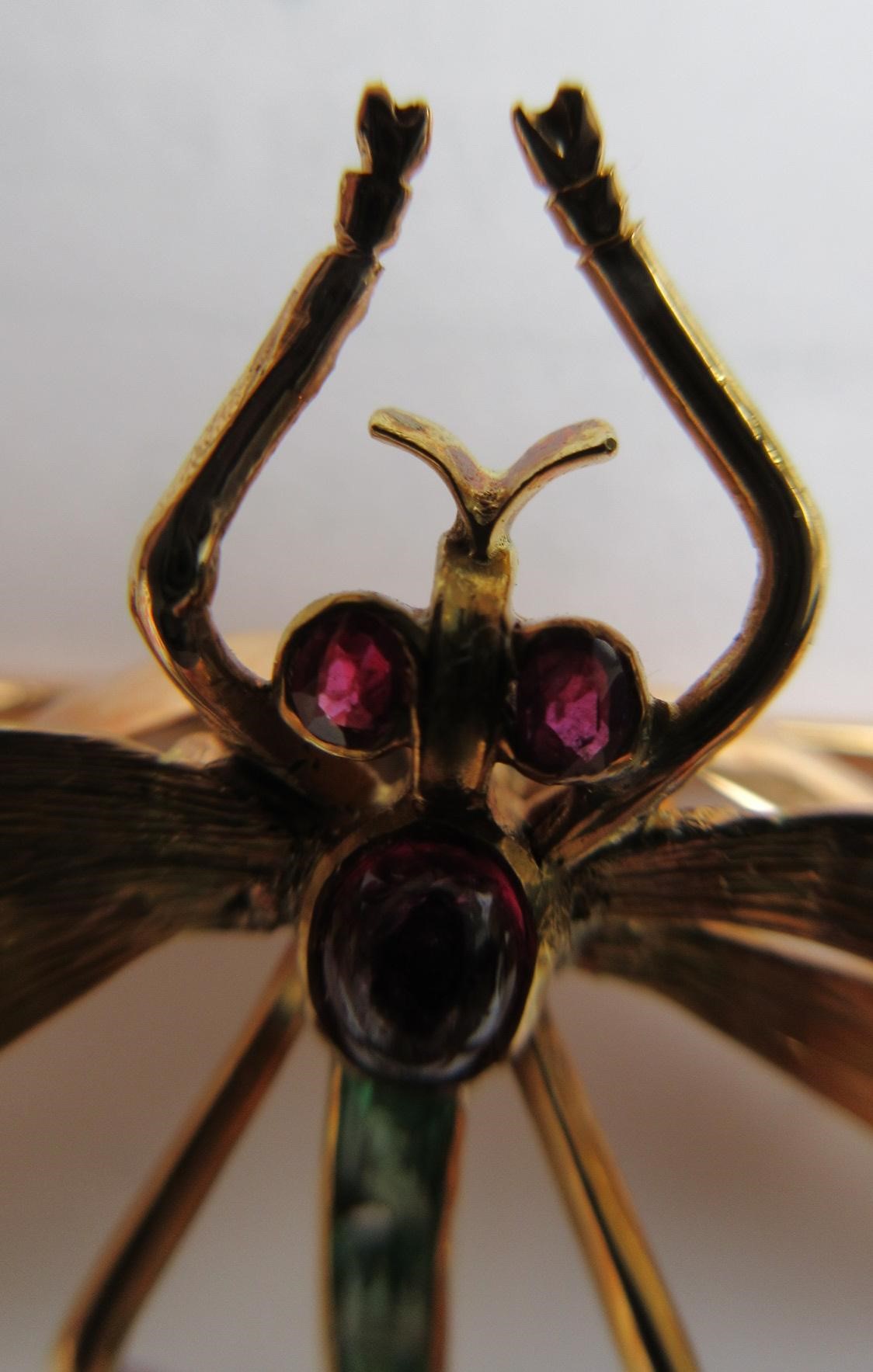 A DRAGONFLY BROOCH with engraved wings Image