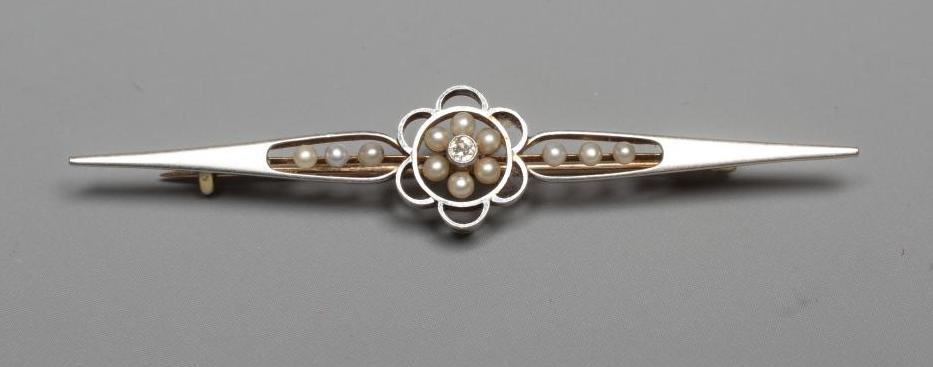A LATE VICTORIAN SEED PEARL AND DIAMOND BROOCH, the central cluster set to a propeller bar, unmarked Image