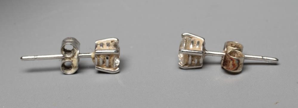 A PAIR OF DIAMOND SOLITAIRE EAR STUDS, the brilliant cut stones each of approximately 0.30cts claw Image