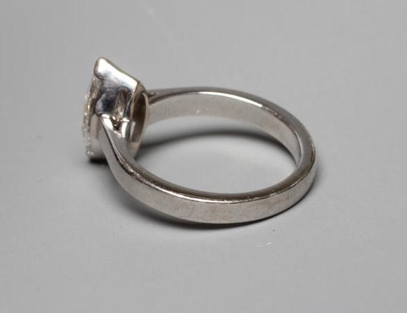 A SOLITAIRE DIAMOND RING Image