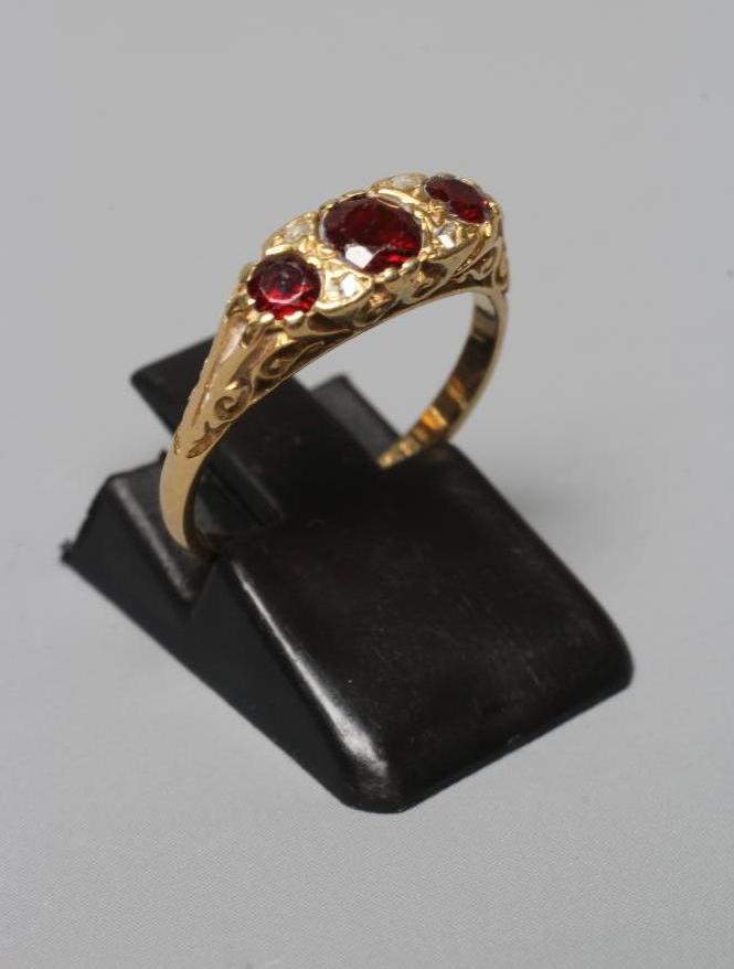 A LATE VICTORIAN THREE STONE GARNET RING Image
