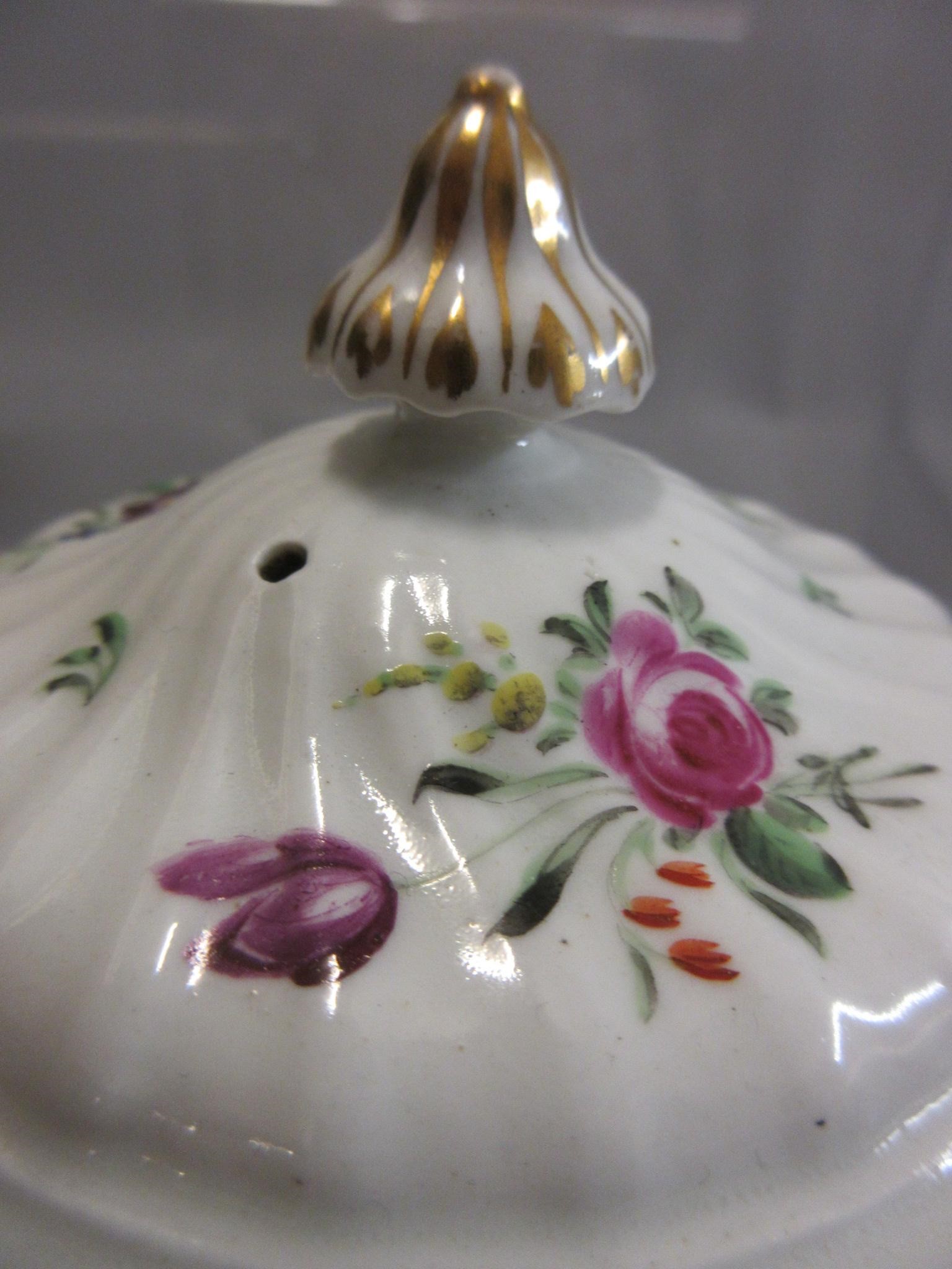 A WORCESTER PORCELAIN TEA AND COFFEE SERVICE Image