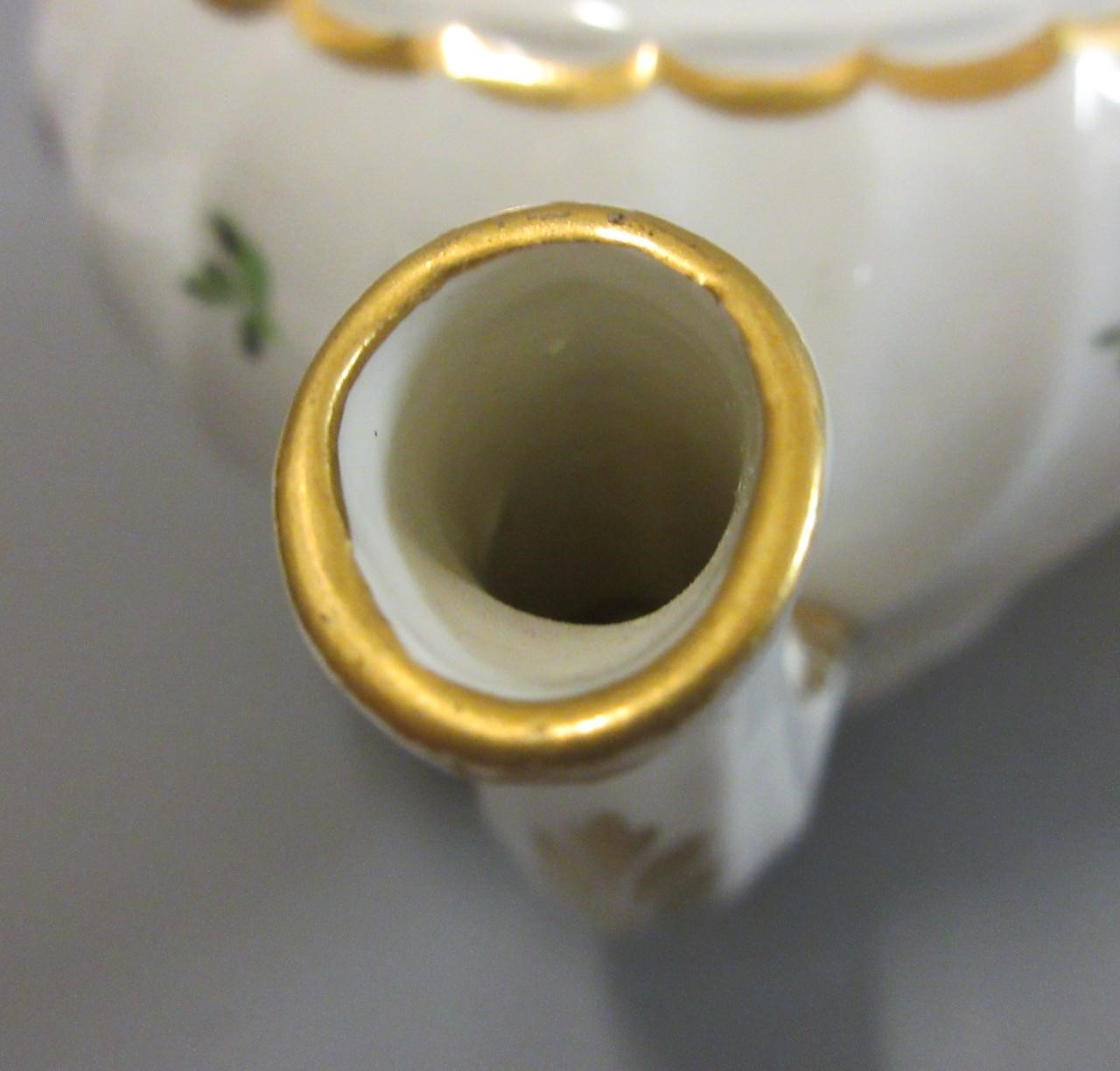 A WORCESTER PORCELAIN TEA AND COFFEE SERVICE Image