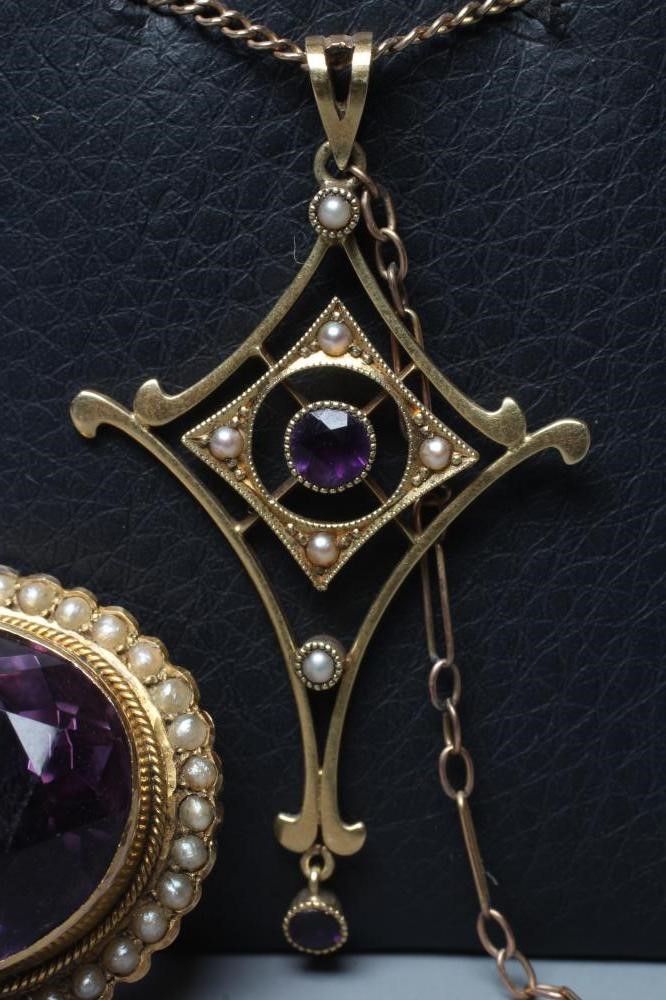 AN EDWARDIAN AMETHYST AND SEED PEARL PENDANT Image