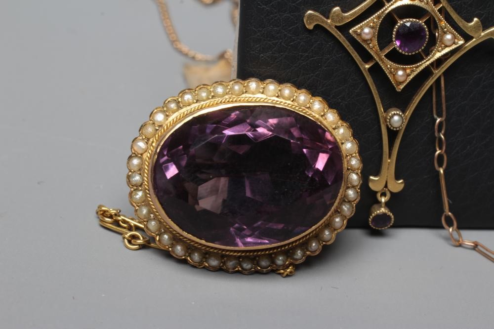 AN EDWARDIAN AMETHYST AND SEED PEARL PENDANT Image