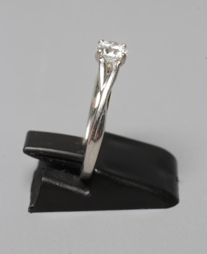 A SOLITAIRE DIAMOND RING Image