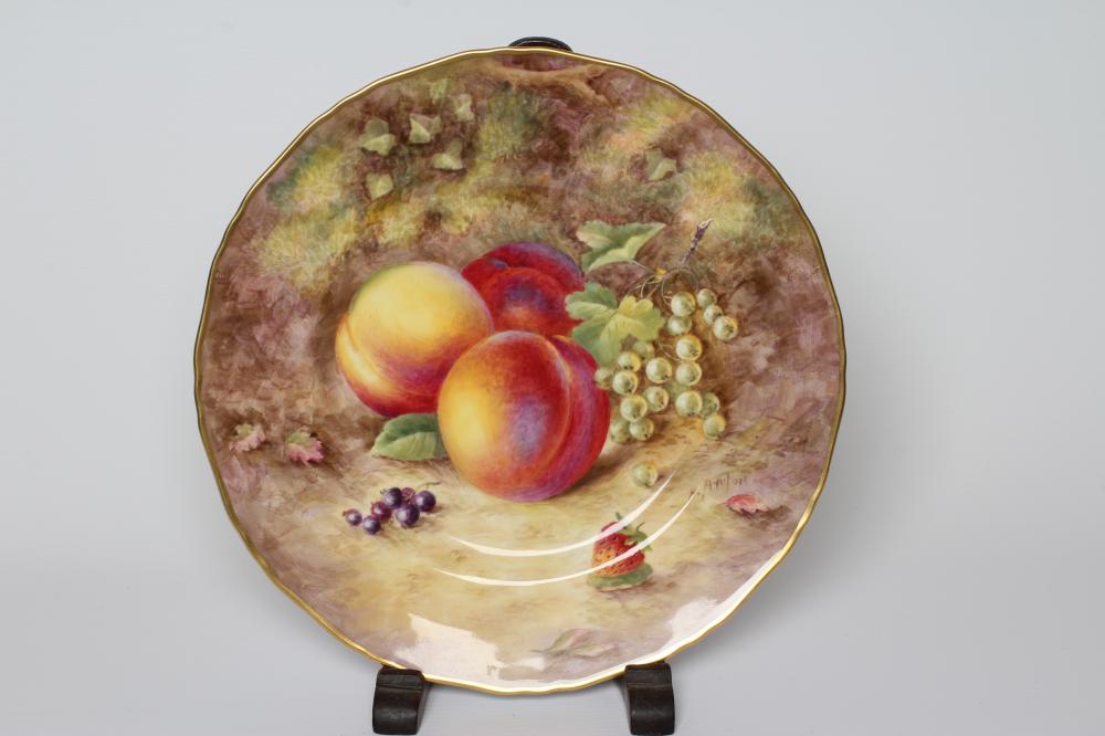 A ROYAL WORCESTER CHINA CABINET PLATE Image