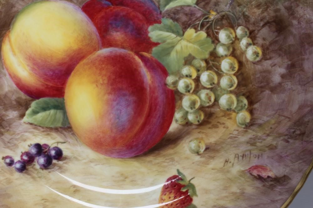 A ROYAL WORCESTER CHINA CABINET PLATE Image