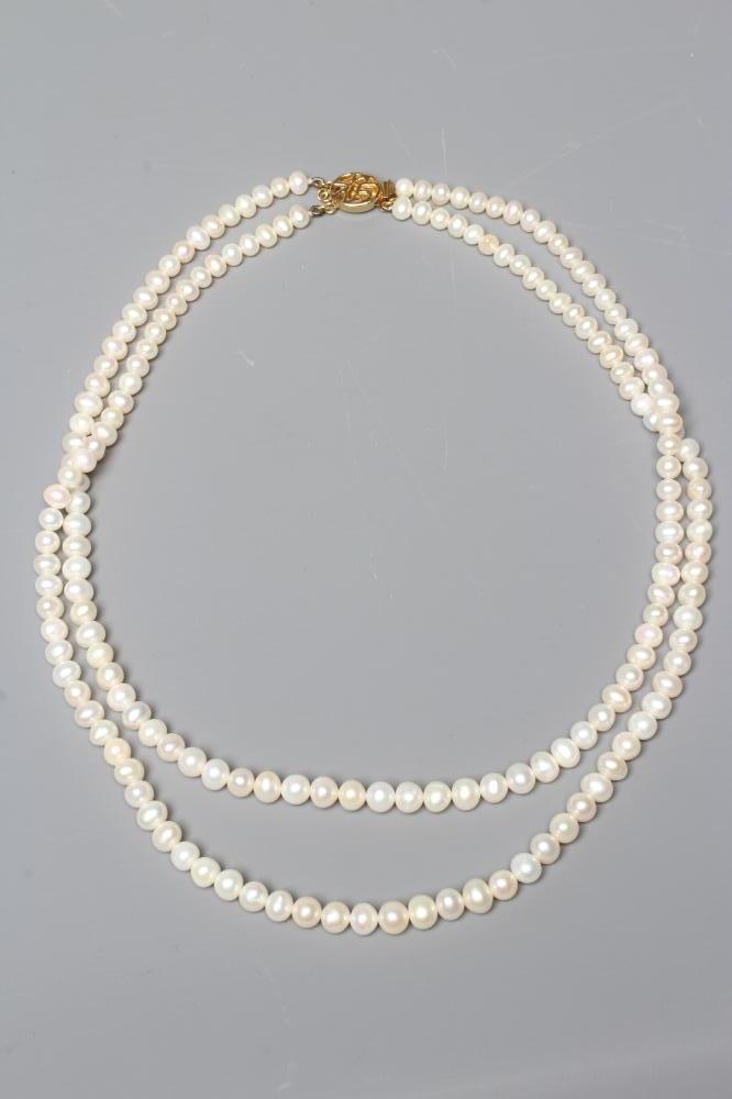 A DOUBLE STRAND FRESHWATER PEARL NECKLACE with gilt metal clasp (Est. plus 24% premium inc. VAT) Image