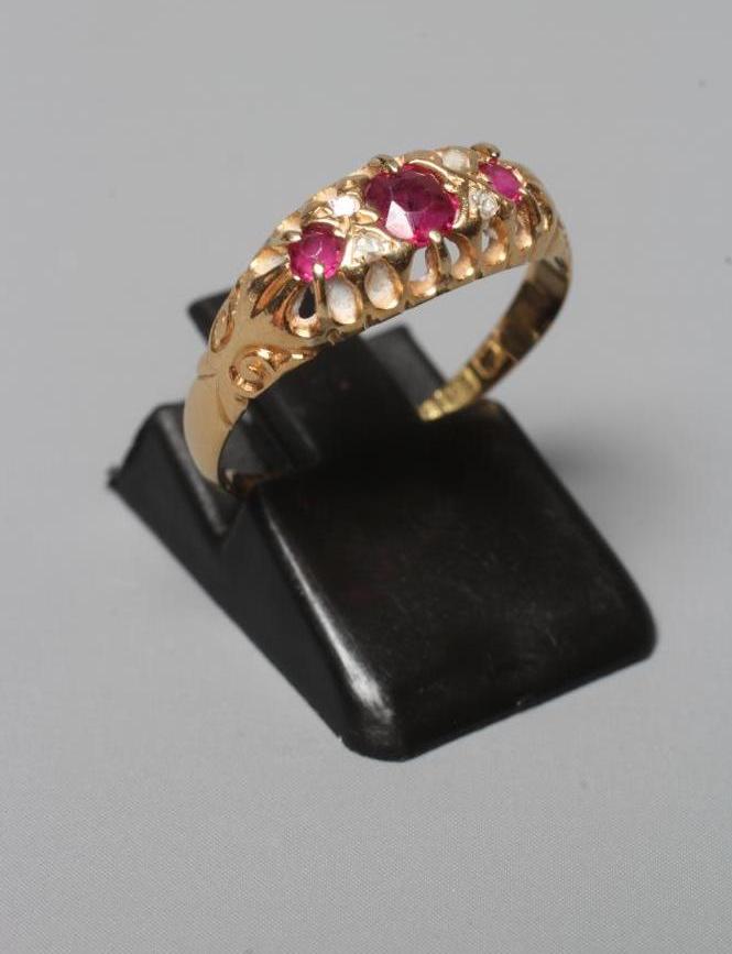 AN EDWARDIAN RUBY AND DIAMOND RING Image
