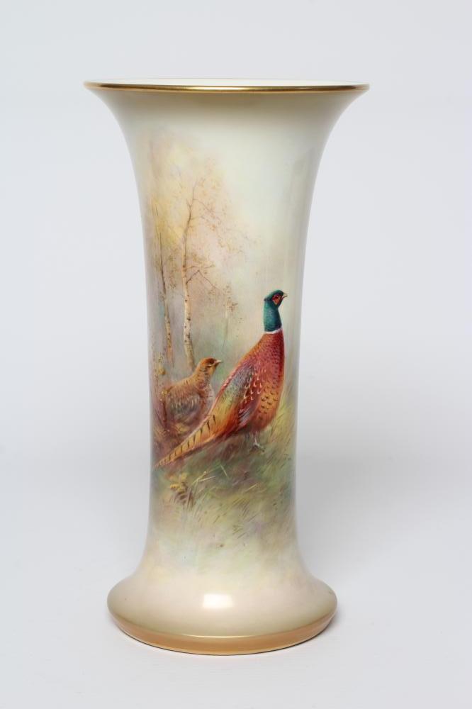 A ROYAL WORCESTER CHINA VASE Image