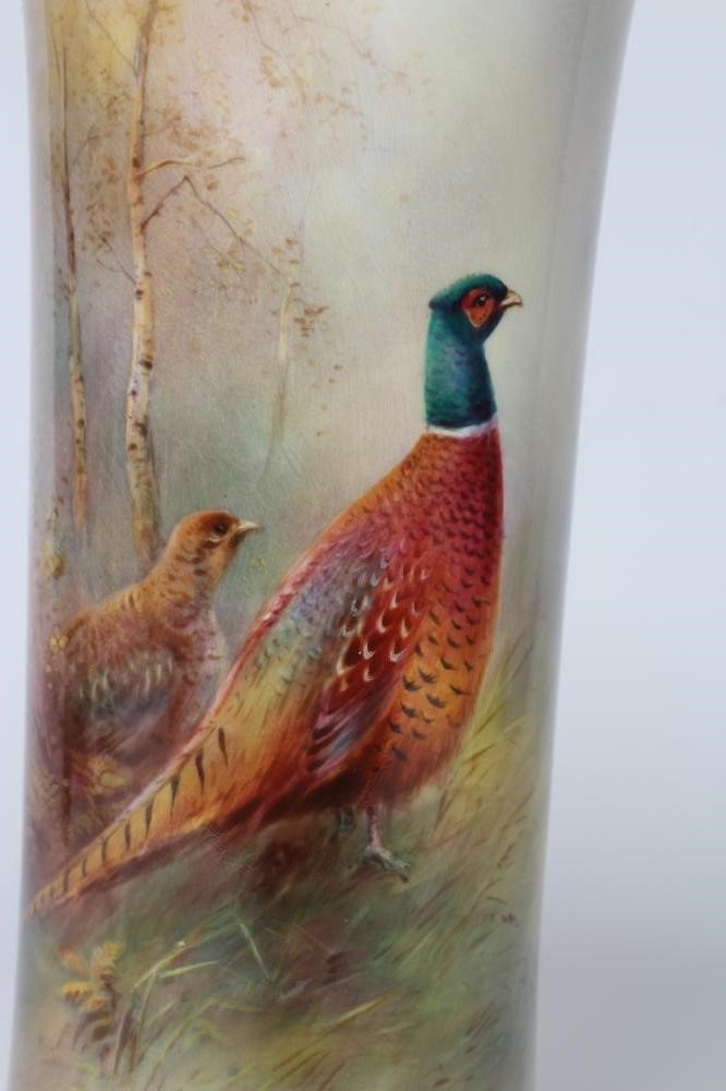 A ROYAL WORCESTER CHINA VASE Image