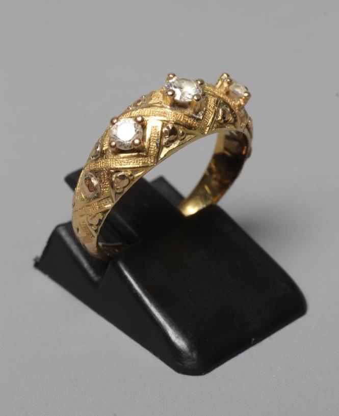 A MID VICTORIAN THREE STONE DIAMOND RING Image