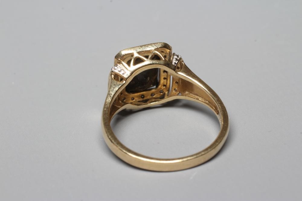 A GARNET AND DIAMOND CLUSTER DRESS RING Image