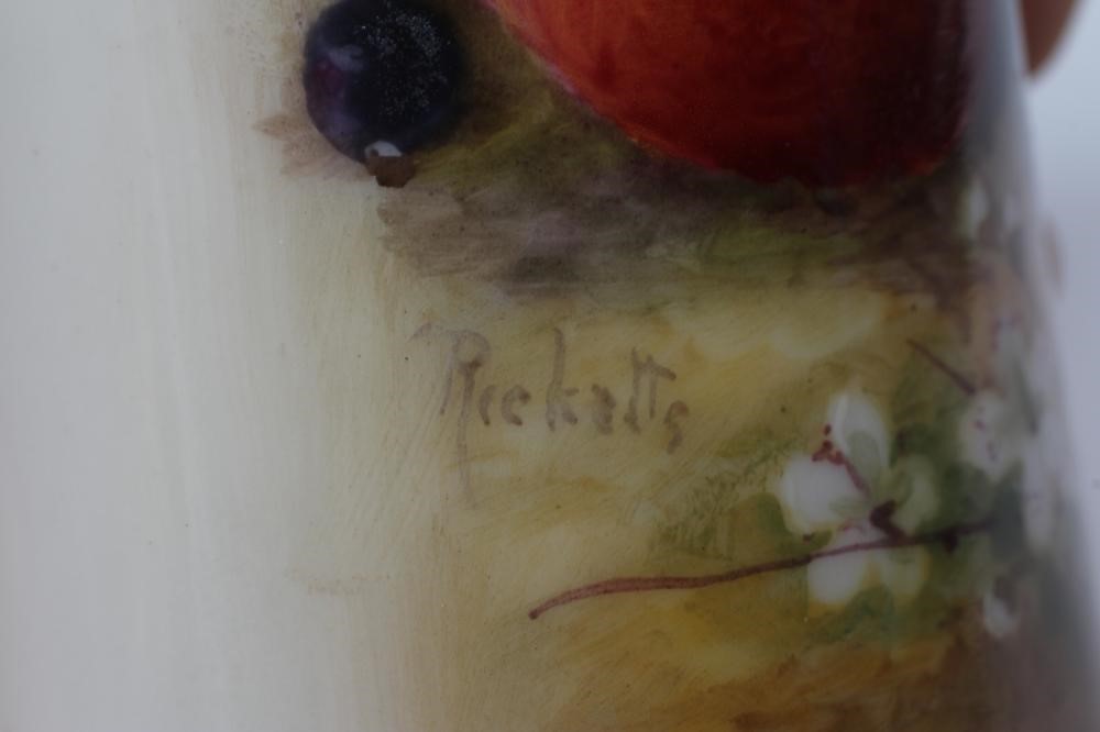 A ROYAL WORCESTER CHINA VASE Image