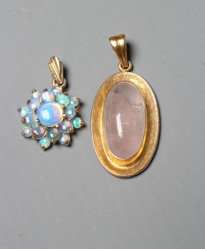 AN OPAL CLUSTER PENDANT Image