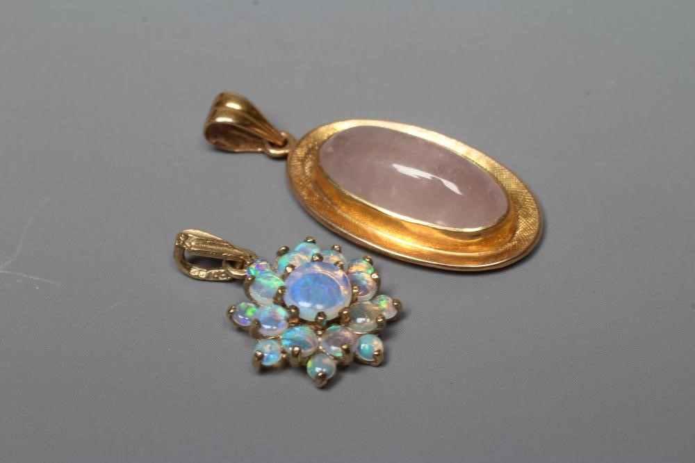 AN OPAL CLUSTER PENDANT Image