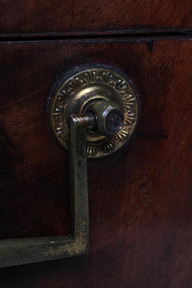 A REGENCY MAHOGANY DECANTER BOX of plain square section Image