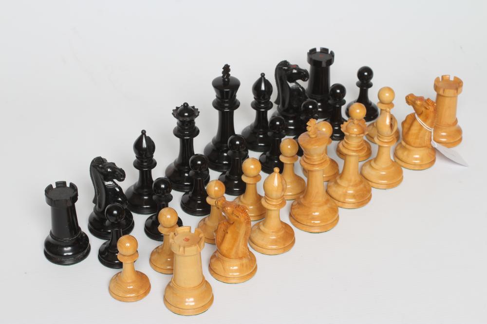 A CLUB SIZE STAUNTON PATTERN CHESS SET, King's rooks and knights with red stamped crown, weighted, Image