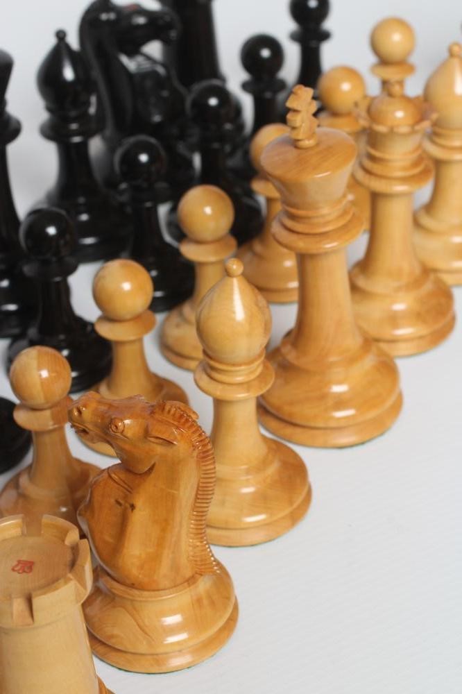 A CLUB SIZE STAUNTON PATTERN CHESS SET, King's rooks and knights with red stamped crown, weighted, Image