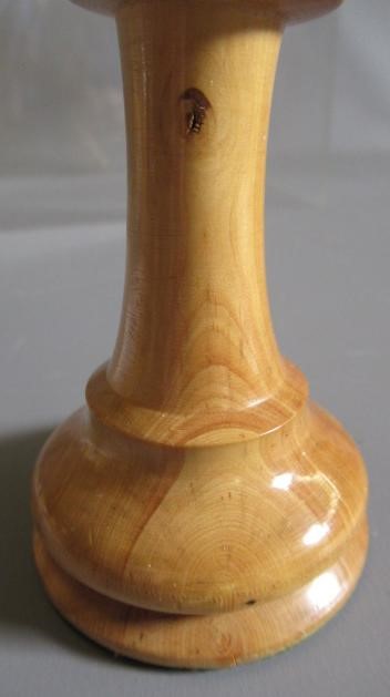 A CLUB SIZE STAUNTON PATTERN CHESS SET, King's rooks and knights with red stamped crown, weighted, Image