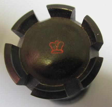 A CLUB SIZE STAUNTON PATTERN CHESS SET, King's rooks and knights with red stamped crown, weighted, Image