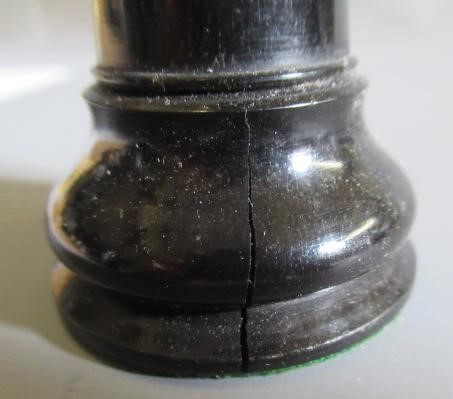 A CLUB SIZE STAUNTON PATTERN CHESS SET, King's rooks and knights with red stamped crown, weighted, Image