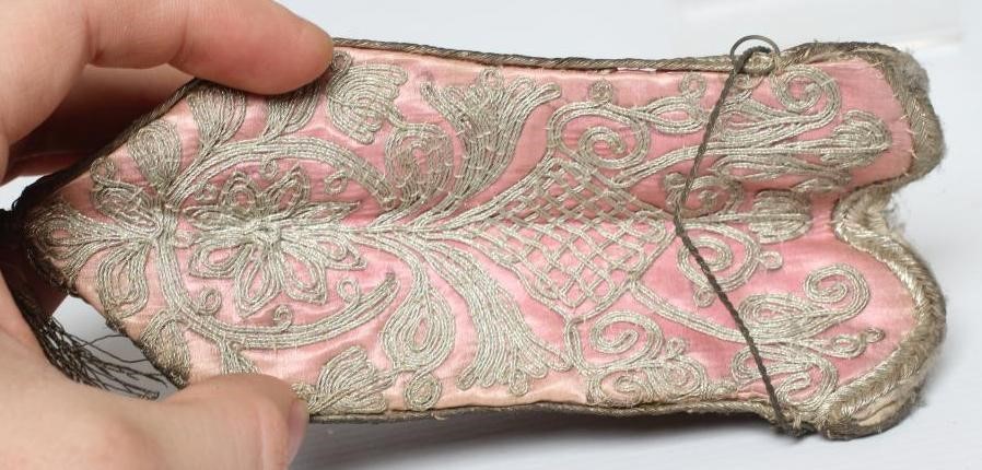 A PINK SILK DRAWSTRING PURSE Image